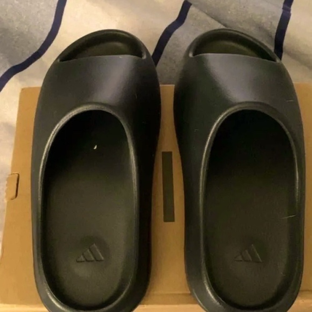 Yeezy slides sizes 4-12